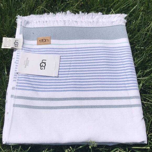 🔥LAST CHANCE🔥UGG Sunlit Beach Towel🏝 - Picture 2 of 3